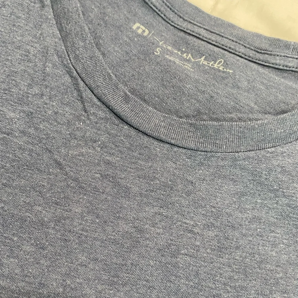 Travis Mathew Men's Navy Pocket T-Shirt with floral  Detail - Picture 3 of 5